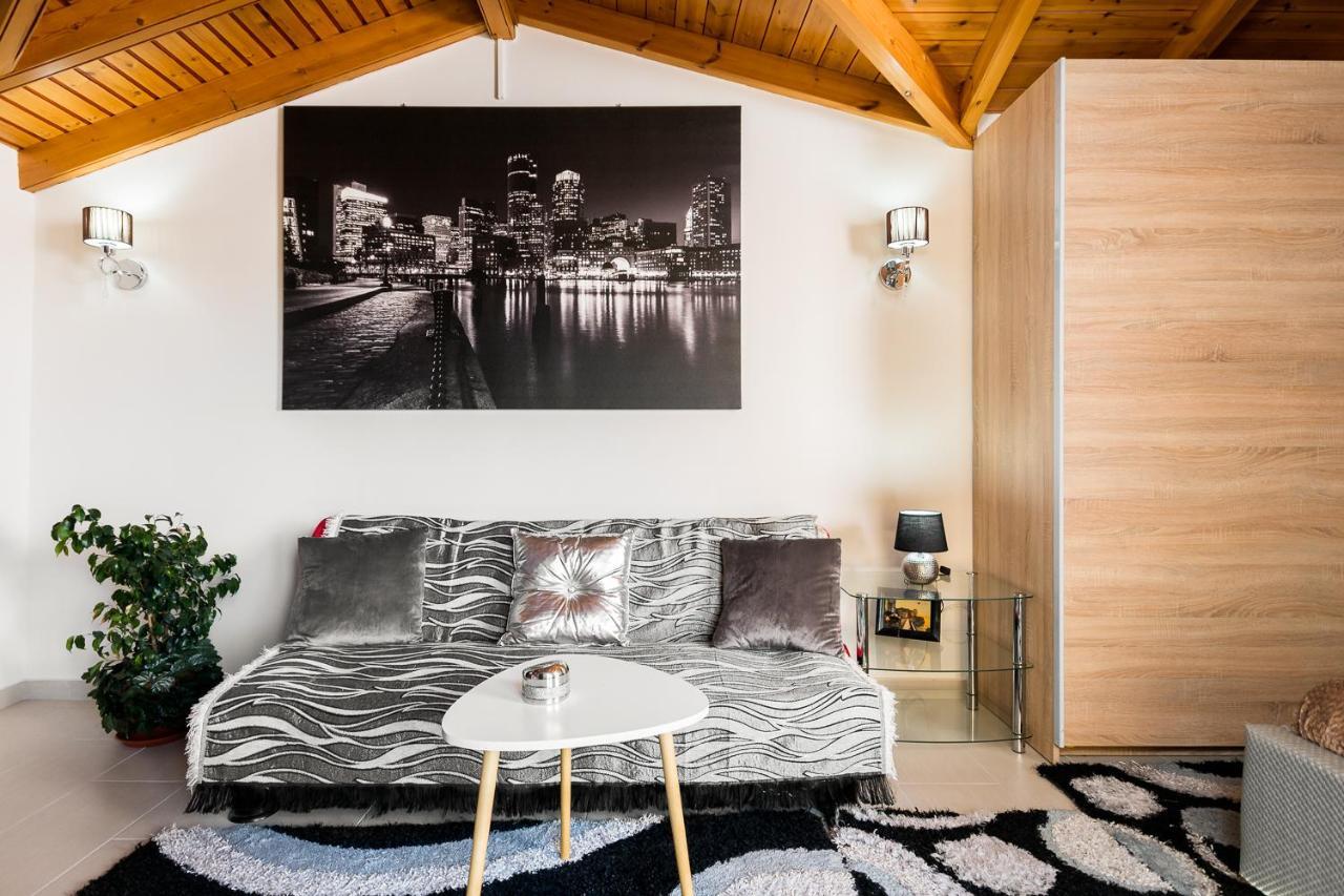 Nest Apartment *